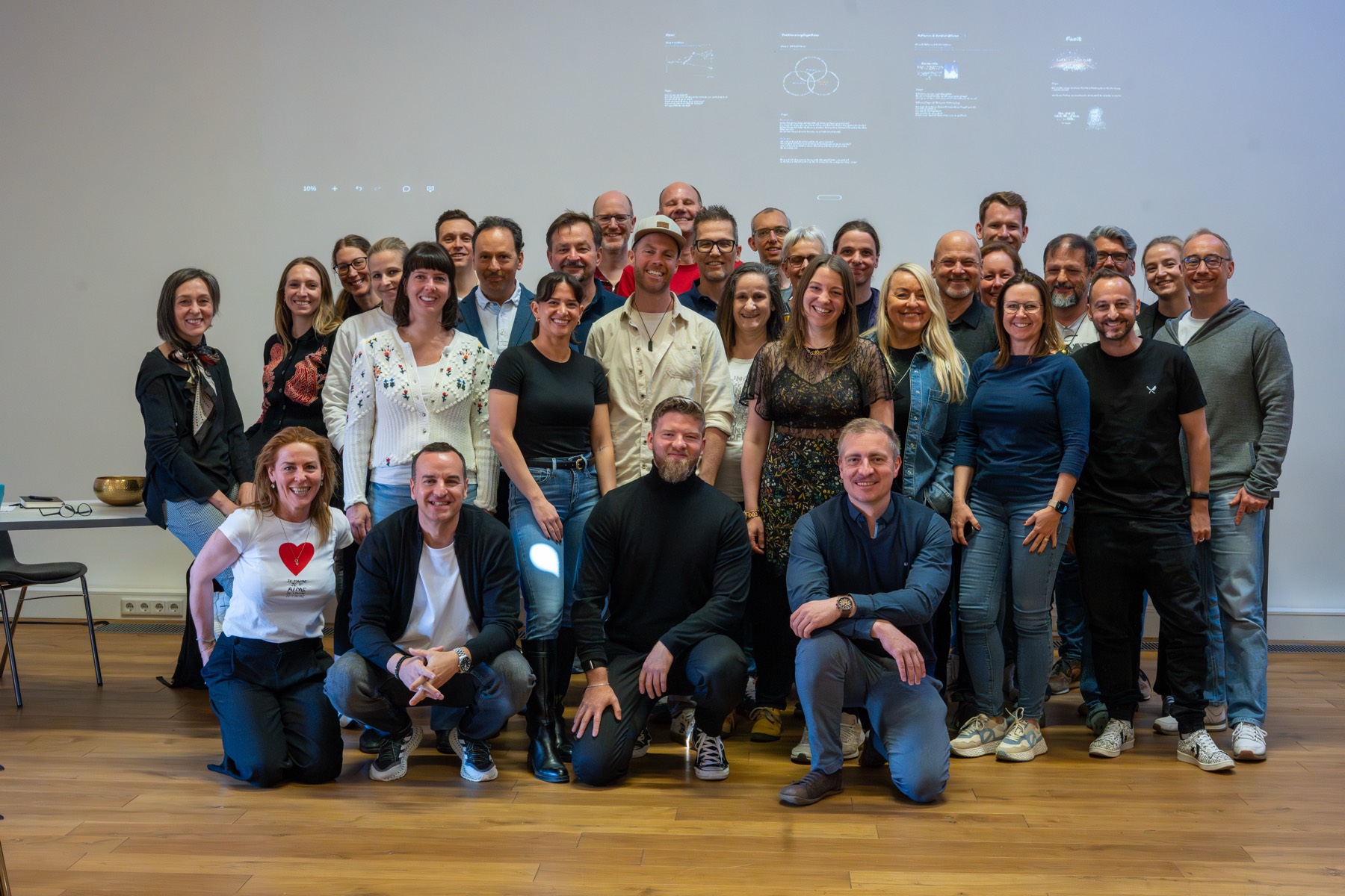 Mitglieder der KI-Pionier Community bei einem Treffen
