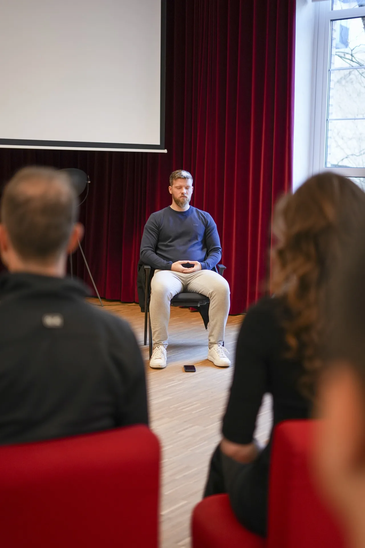 Garrit Wilson spricht auf einer KI-Veranstaltung